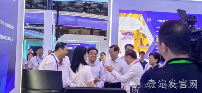 省委书记信长星、省长许昆林莅临壹定发官网展台了解OPA项目情况